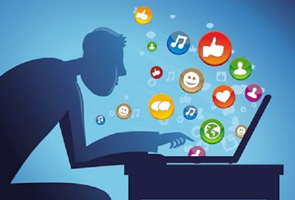 نمایش خود در رسانه‌های اجتماعی؛ از وبلاگ‌ها تا اینستاگرام