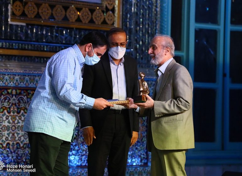 در دومین شب از هفته هنر انقلاب؛  نویسندگان و پژوهشگران برتر هنر انقلاب معرفی شدند