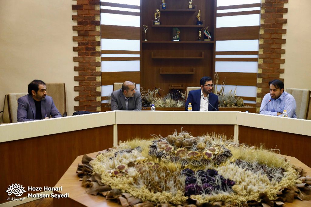 نشست “انگاره تهران؛ در فرهنگ و هنر معاصر” برگزار شد                                                             صفار هرندی: با یک حیات دینی قدرتمندی در تهران روبرو هستیم/جوادی یگانه: ساختار محلی تهران در دورۀ رضاخان به هم ریخت.