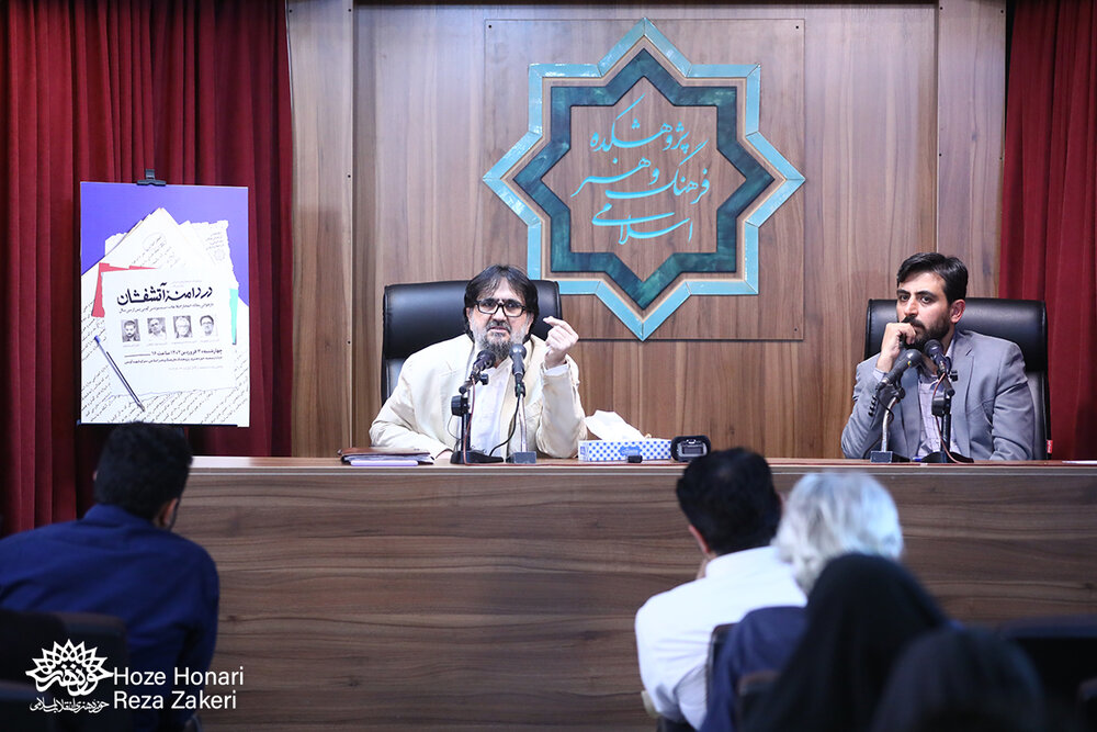 اولین کسانی که تحولات را درک می‌کنند، هنرمندان هستند