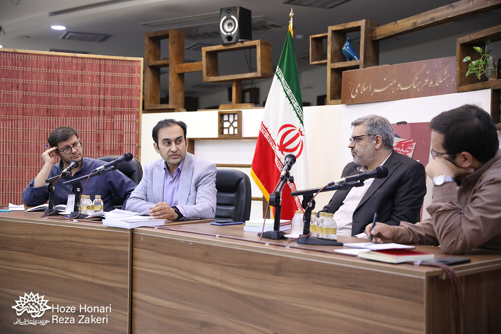 در نشست نقد و بررسی کتاب «جای پای زینب (س)مطرح شد: در پدیدار پیاده‌روی زنان در اربعین، جا پای زینب(س) گذاشتن، پدیداری برجسته است