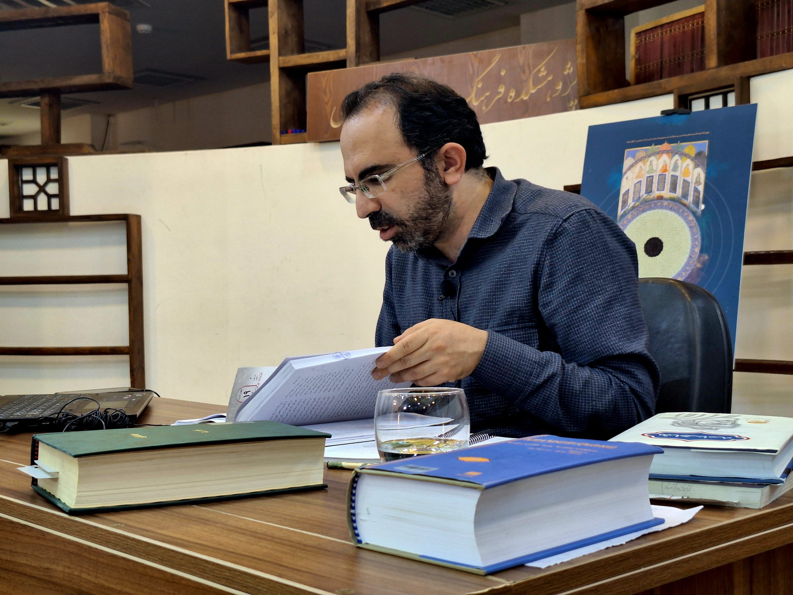 شعر و حکمت عبور از جهان‌زدگی و اسارت در آن است