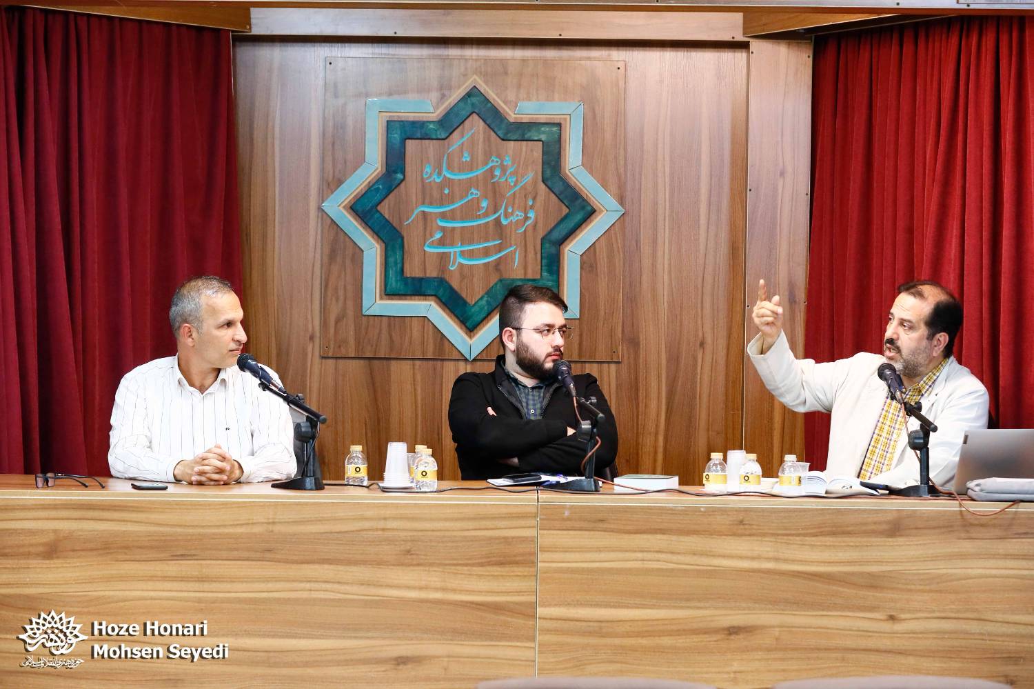 نظریه، شهرت و دین از حوزه‌های مطالعاتی جدی در «میدان شهرت در ایران» است